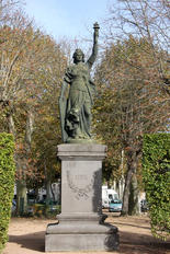 Cusset, statue de la République 