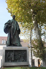 Cusset, monument à Cornil